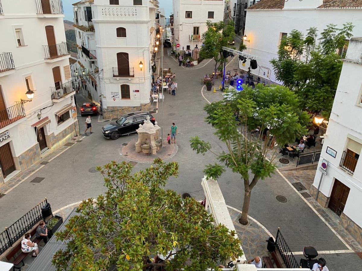 Stylish 3 Bed House 2 Bathrooms, With Patio, Roof Terrace And Communal Pool 5 Minutes Away From The Beautiful Spanish White Village Of Casares Pueblo And Only 20 Mins From The Sea Exterior foto