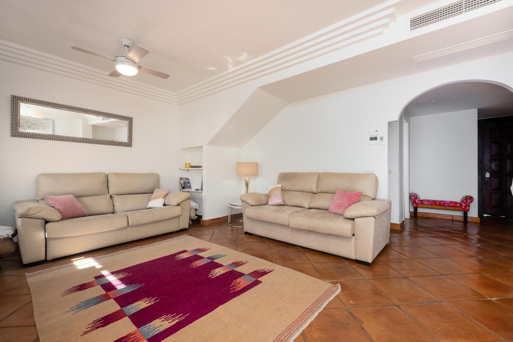 Stylish 3 Bed House 2 Bathrooms, With Patio, Roof Terrace And Communal Pool 5 Minutes Away From The Beautiful Spanish White Village Of Casares Pueblo And Only 20 Mins From The Sea Exterior foto