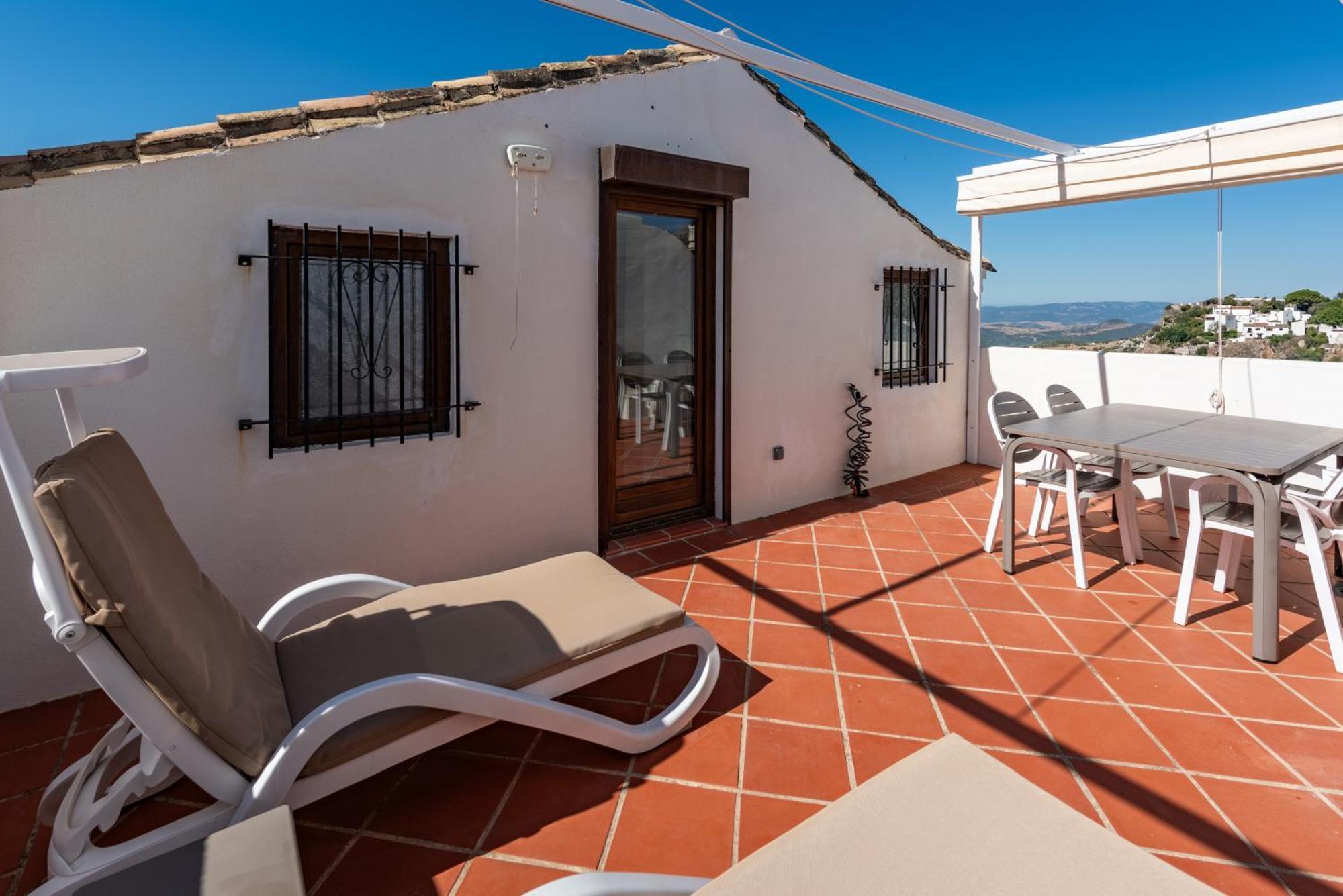 Stylish 3 Bed House 2 Bathrooms, With Patio, Roof Terrace And Communal Pool 5 Minutes Away From The Beautiful Spanish White Village Of Casares Pueblo And Only 20 Mins From The Sea Exterior foto
