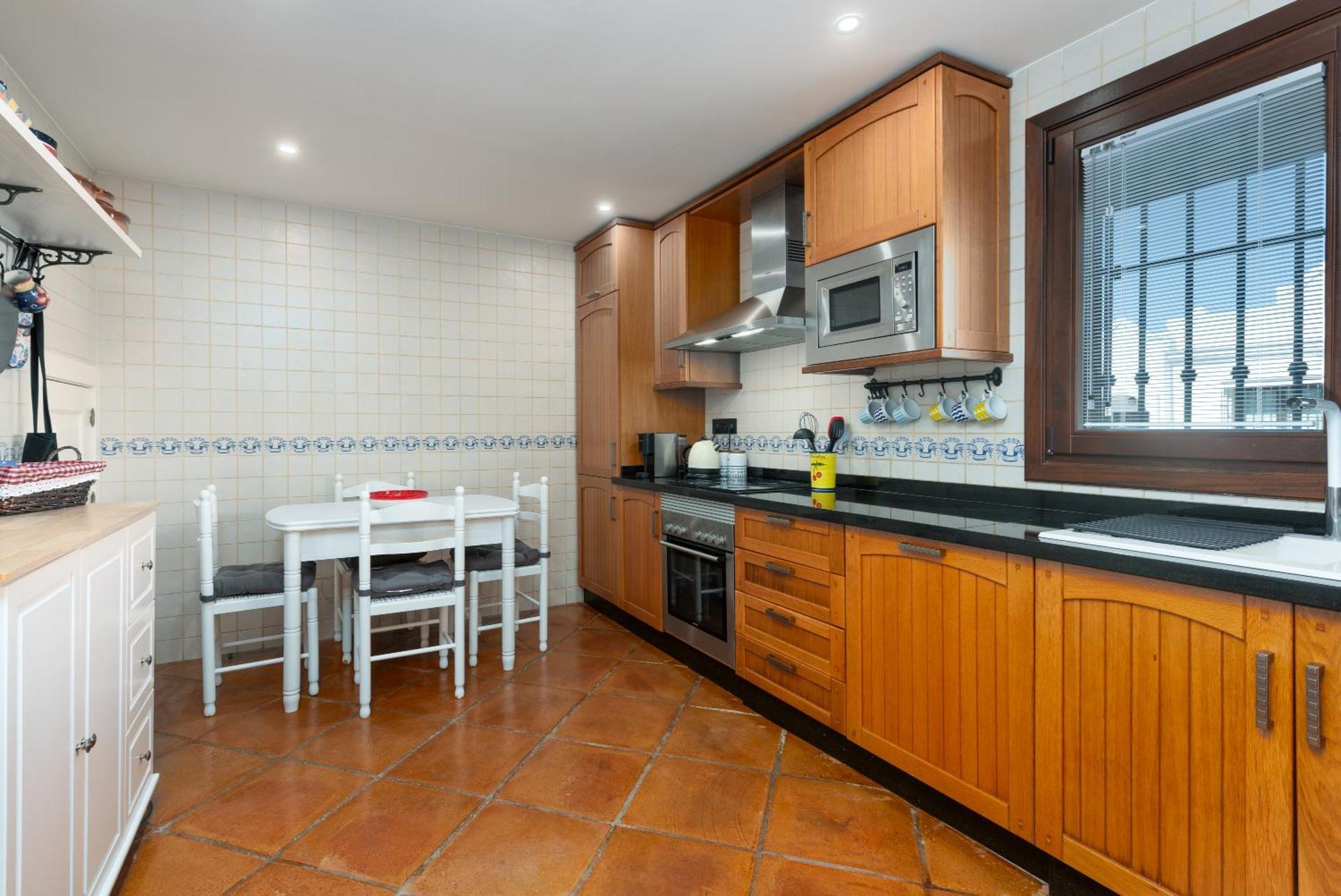 Stylish 3 Bed House 2 Bathrooms, With Patio, Roof Terrace And Communal Pool 5 Minutes Away From The Beautiful Spanish White Village Of Casares Pueblo And Only 20 Mins From The Sea Exterior foto