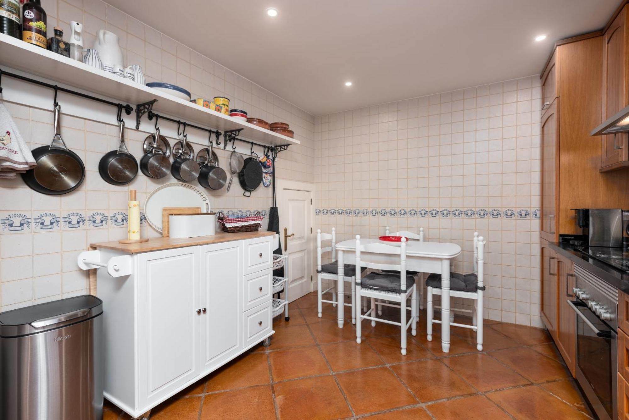 Stylish 3 Bed House 2 Bathrooms, With Patio, Roof Terrace And Communal Pool 5 Minutes Away From The Beautiful Spanish White Village Of Casares Pueblo And Only 20 Mins From The Sea Exterior foto